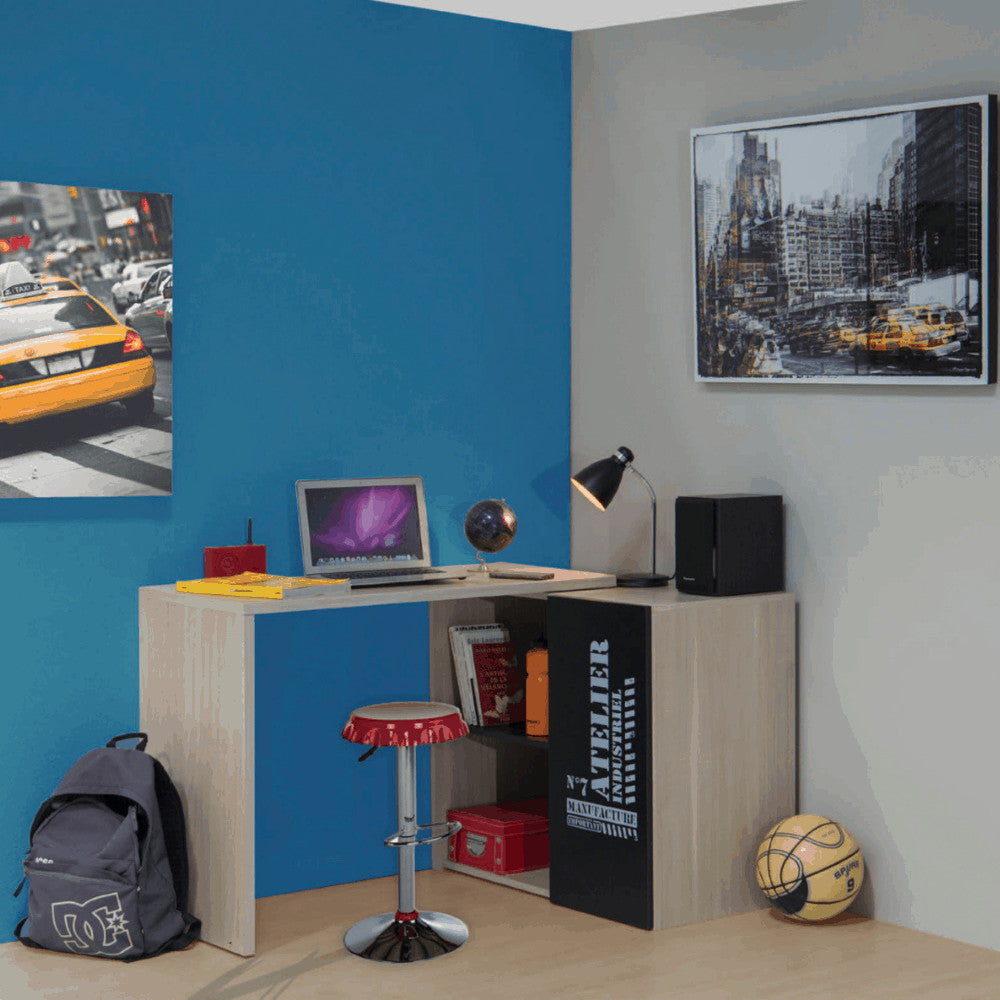 Bristol Atelier Bureau - 1-deurs Zwart/Eiken Look met laptop, stoel en rugzak zichtbaar op het bureau. Geschikt voor thuis- of kantooromgeving, vereist montage.