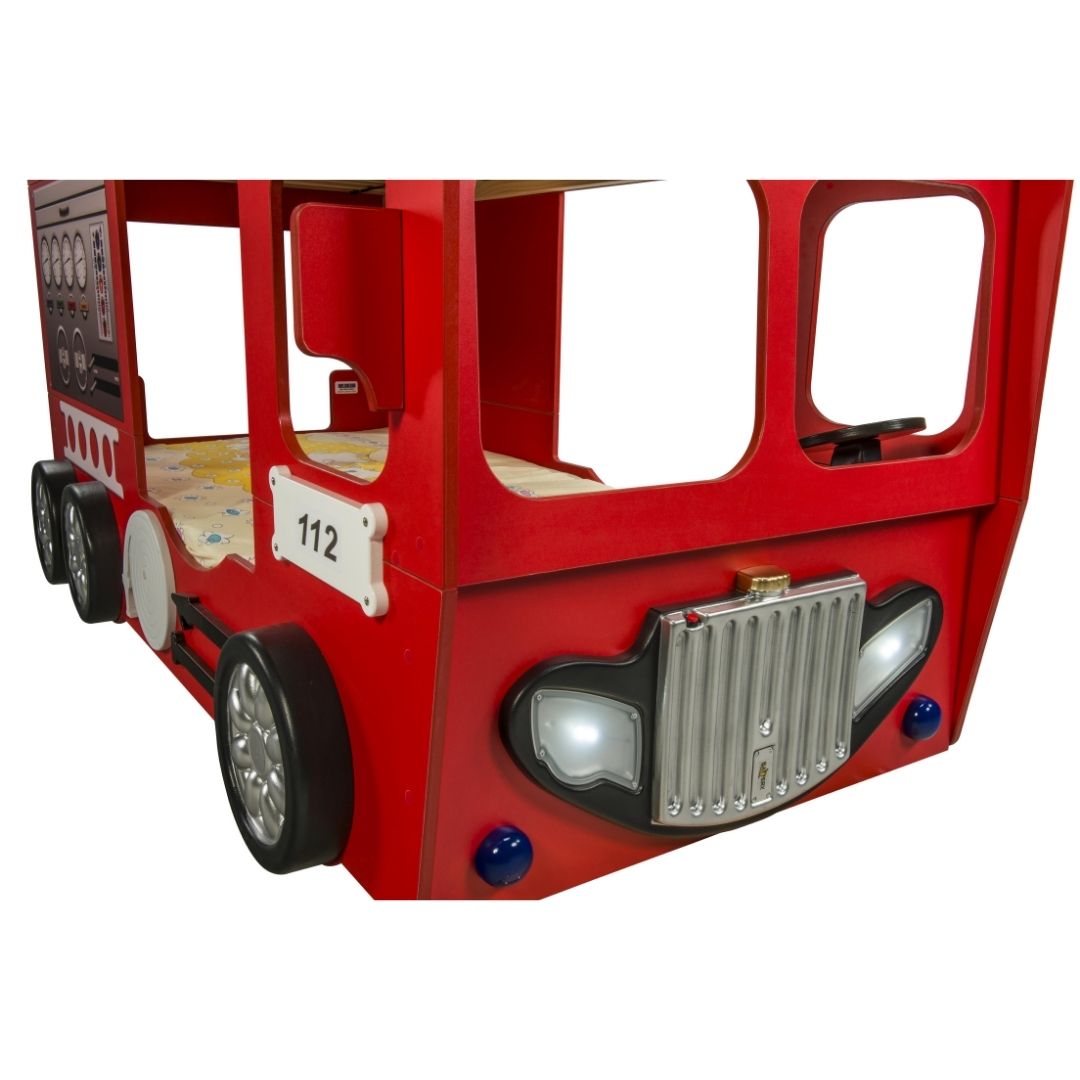 Kinderbed Brandweerauto 207×116 – Rood, een stoer kinderbed in de vorm van een brandweerauto, gemaakt van MDF en spaanplaat, perfect voor avontuurlijke kinderen.