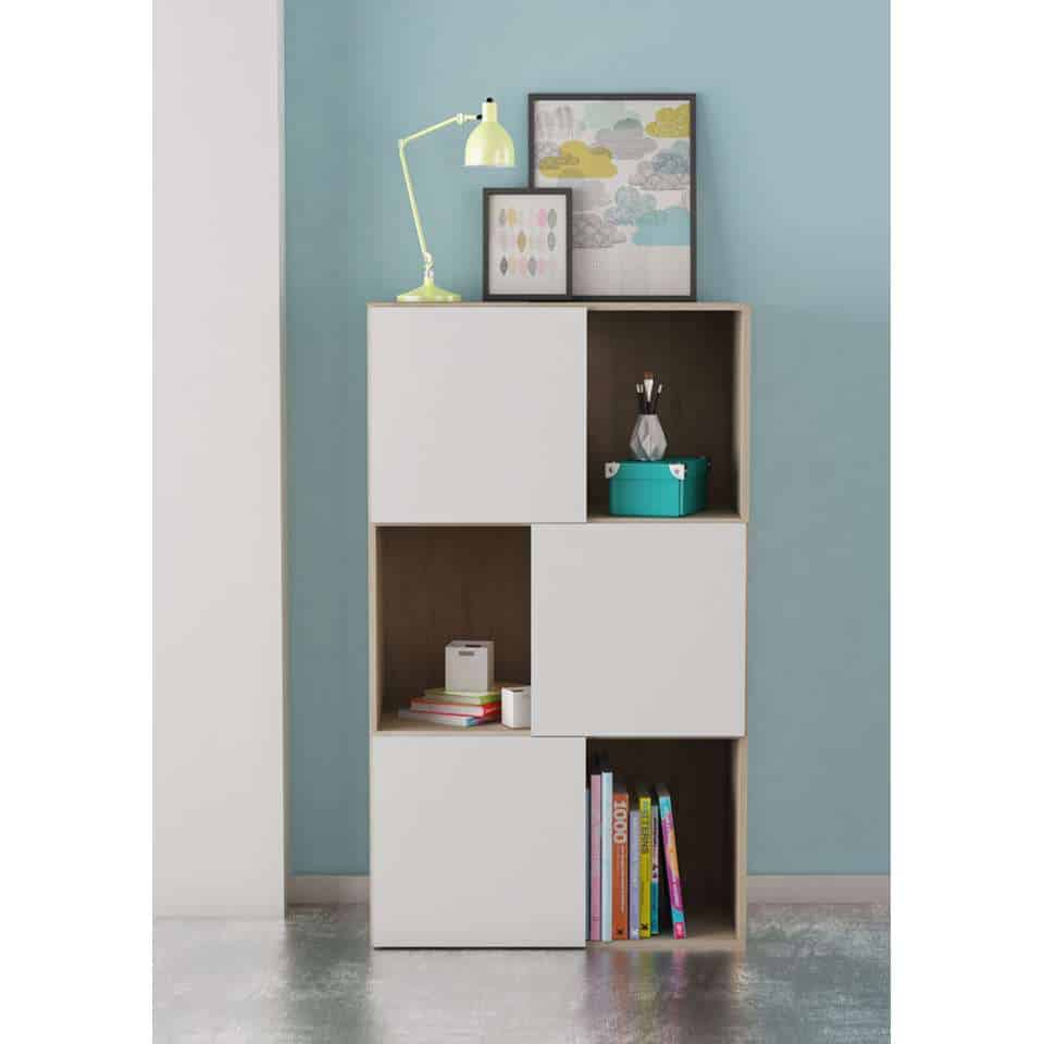 Vakkenkast 'Polsi' - Eiken/Wit, veelzijdige boekenkast met open vakken en drie witte deuren, ideaal voor boeken en accessoires, passend bij elk interieur.