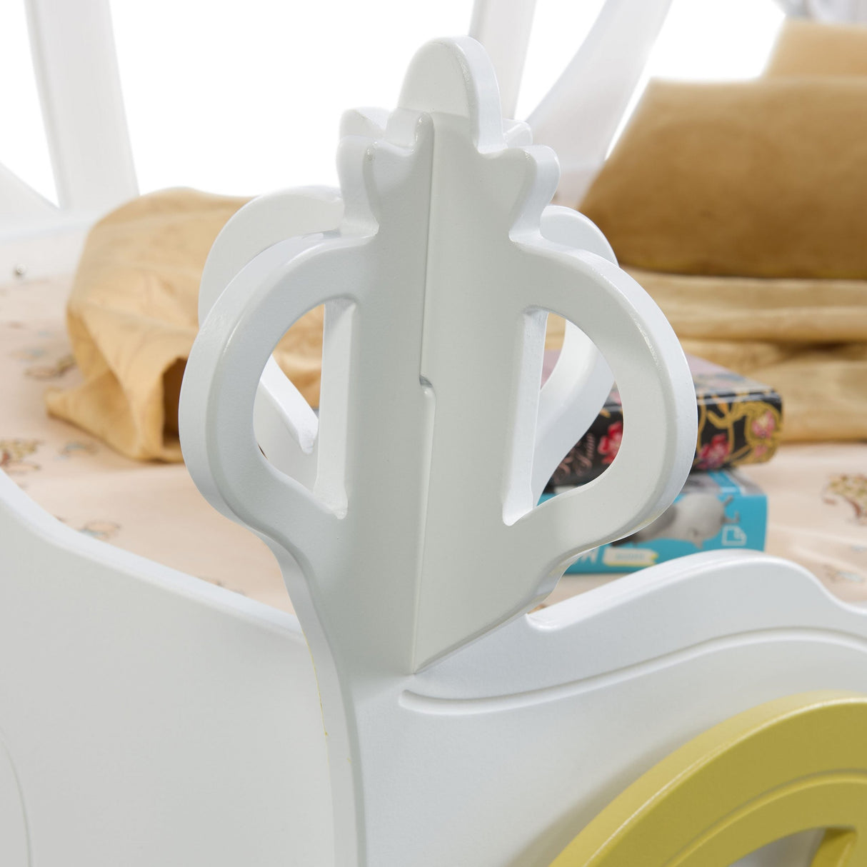 witte kinderbed met princessen themapje van princessen kinderbed