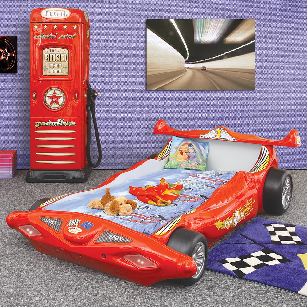 Kinderbed Formule 1 220×160 – Rood, een autovormig peuterbed met matras, rode kleur, ontworpen voor jonge racefans. Geleverd met duidelijke montagehandleiding.