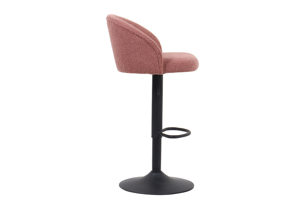 Barkruk 'Arda' Bouclé Roze, verstelbare roze bouclé barkruk met zwarte metalen basis en ergonomische rugleuning, geschikt voor moderne interieurs.