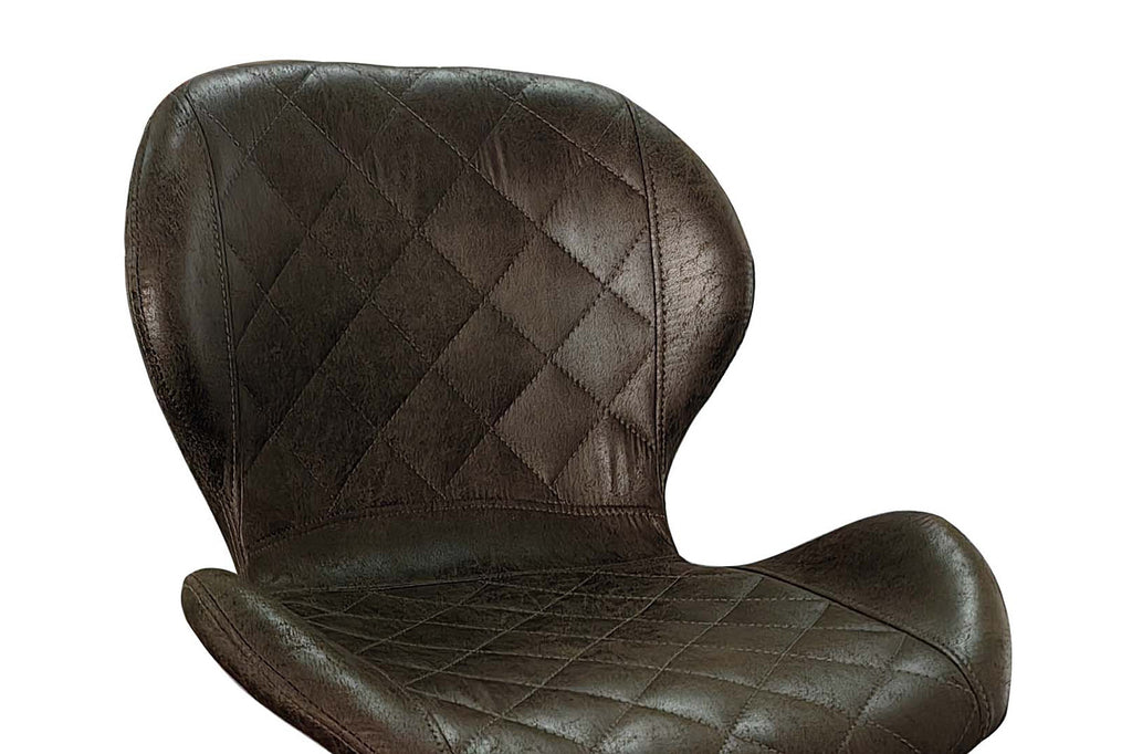 Barkruk 'Malaga' PU Donkerbruin, close-up van een stijlvolle lederen stoel met metalen poten, perfect voor elke ruimte in huis. Set van 2 stuks.