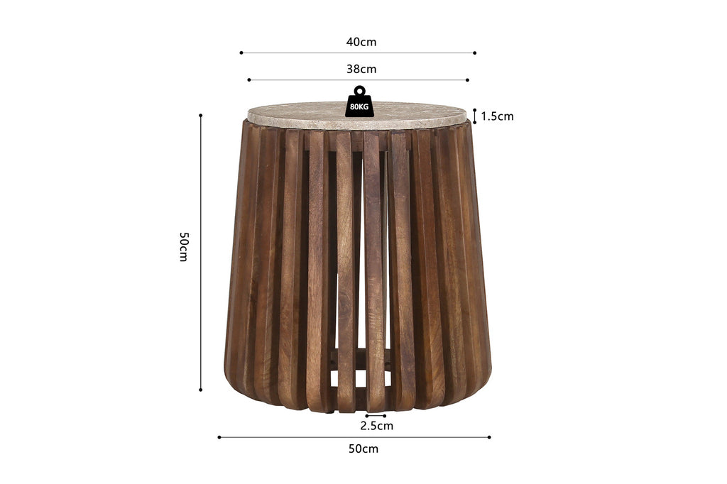 Bijzettafel 'Luuk' van 40 cm met een rond mango houten onderstel en beige travertin blad, ideaal voor diverse interieurstijlen.