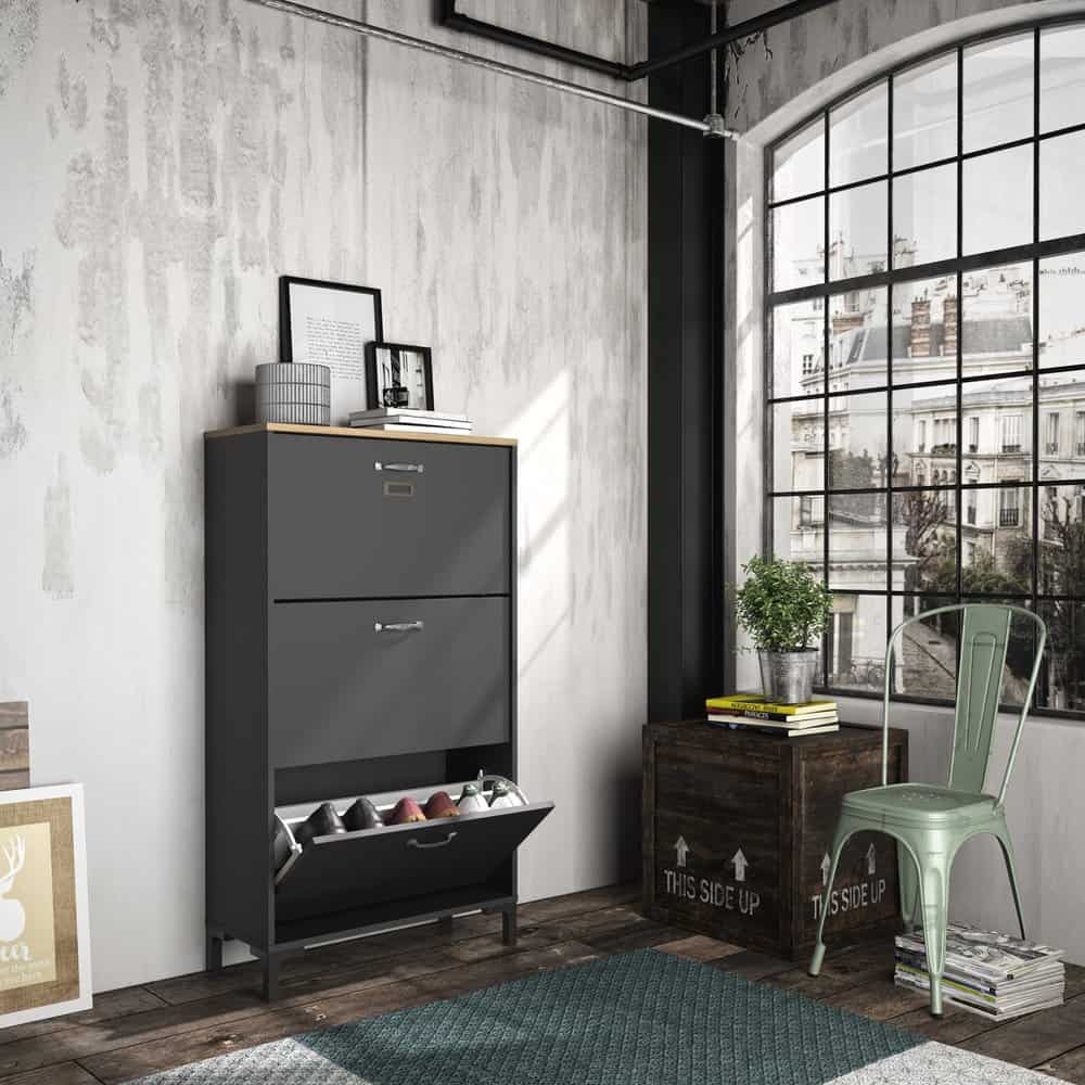 Schoenenkast Manchester 123cm - Zwart, een industriële schoenenkast met helvezia eiken motief en ruime opbergvakken, geschikt voor 12 paar schoenen.