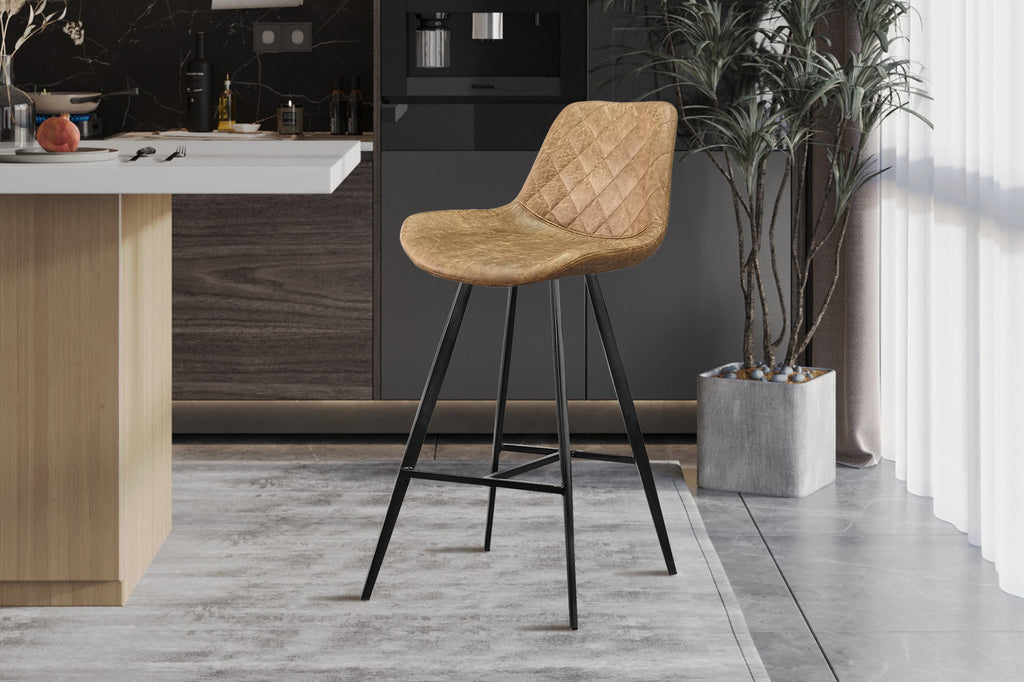 Barkruk 'Palmas' PU Cognac, een bruine leren kruk met zwarte poten, ideaal voor moderne keukens, set van 2, te koop bij Furndaily.