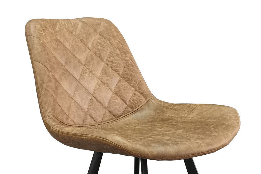 Barkruk 'Palmas' PU Cognac: bruine leren stoel met zwarte poten en armleuningen, geschikt voor elke ruimte. Verpakt per twee stuks, passend bij Furndaily's meubelaanbod.