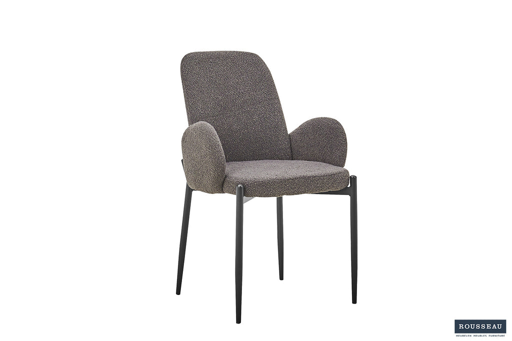 Stoel 'Bilbao' Bouclé Grijs met armleuningen en zwarte poten, ontworpen voor comfort en stijl, ideaal voor elke ruimte in huis. Verpakt per twee.