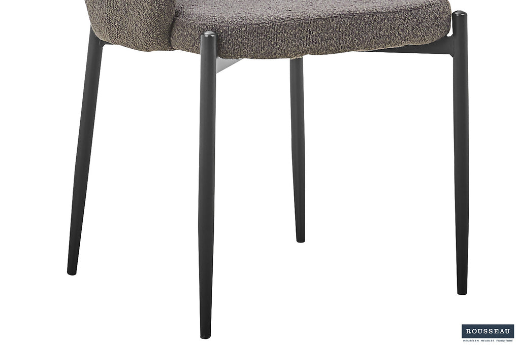 Stoel 'Bilbao' Bouclé Grijs in close-up, met metalen poten en Bouclé bekleding, aangeboden als set van twee bij Furndaily.