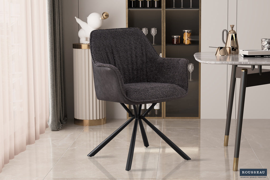 Stoel 'Lucie' met metalen poten, bekleed in bouclé grijs en PU lichtgrijs, gepresenteerd in een stijlvolle kamer.