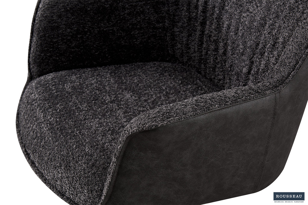 Stoel 'Lucie' Bouclé Grijs met metalen poten, bekleding 100% polyester en PU, afgebeeld in detail. Verpakt per twee, ideaal voor huisinrichting.