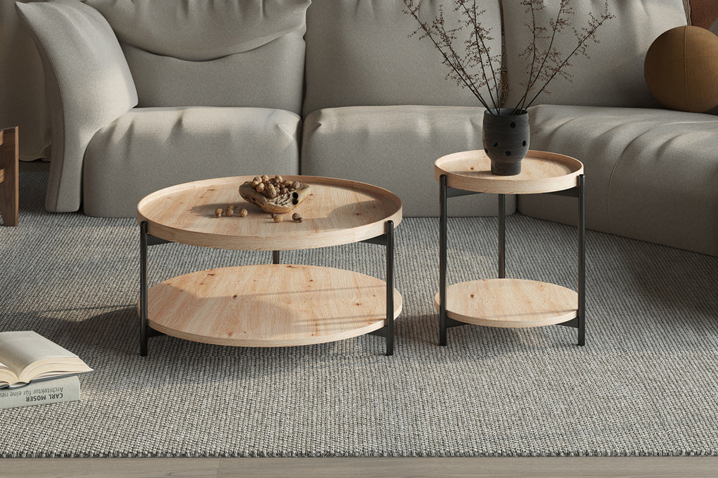 Salontafel 'Dalina' 45 cm Decor Oude Eik met ronde houten structuur, opstaande rand, en decoratief element, geplaatst naast een plant en noten op tafel.