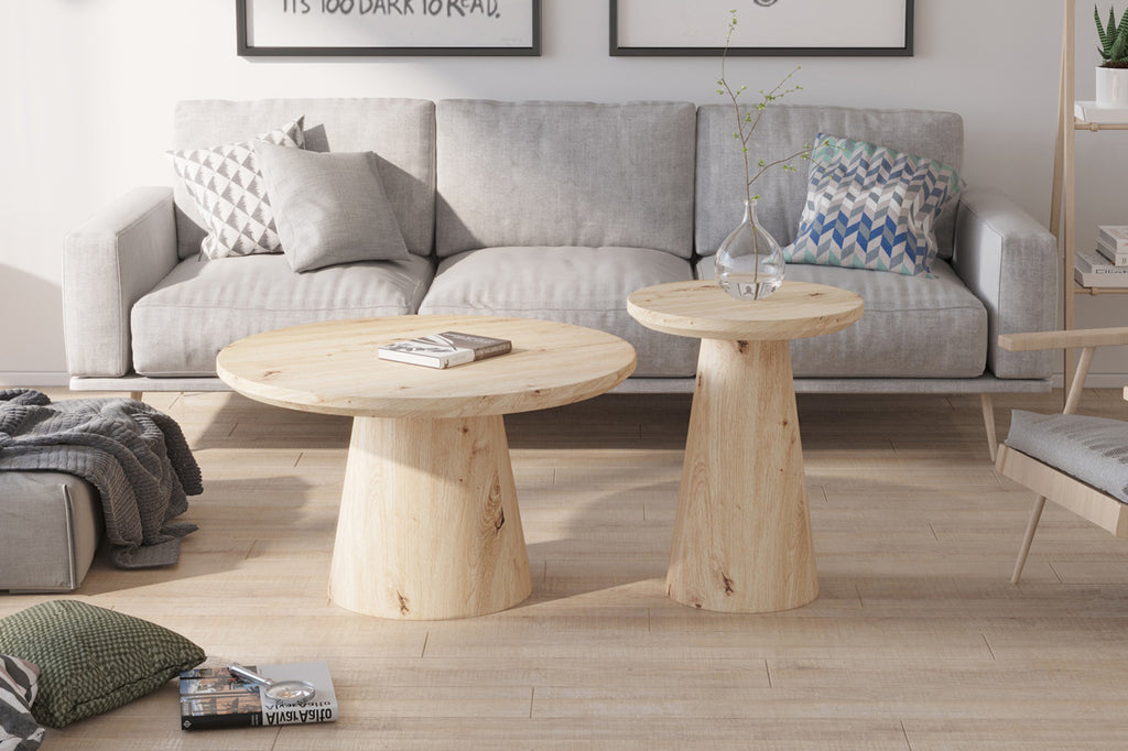 Salontafel 'Lukas' 80 cm Decor Oude Eik naast een bank, met een boek en vergrootglas bovenop, ideaal voor uw woonkamer.