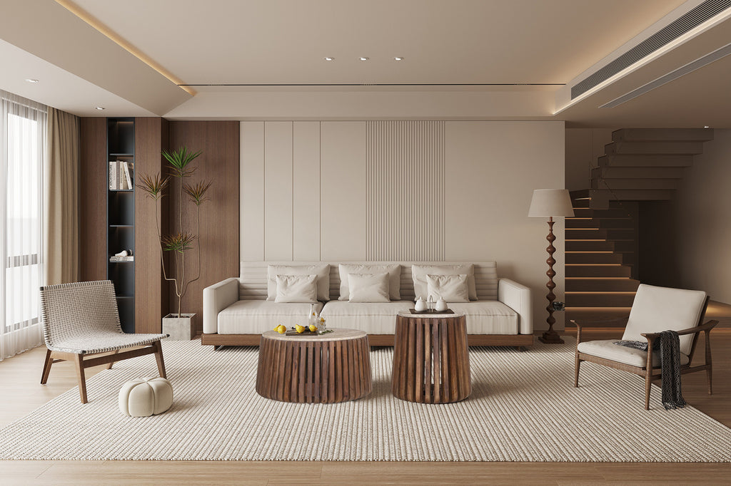 Salontafel 'Luuk', 70 cm rond, met een mango houten onderstel en een travertin beige blad, geplaatst in een moderne woonkamer met een witte bank.