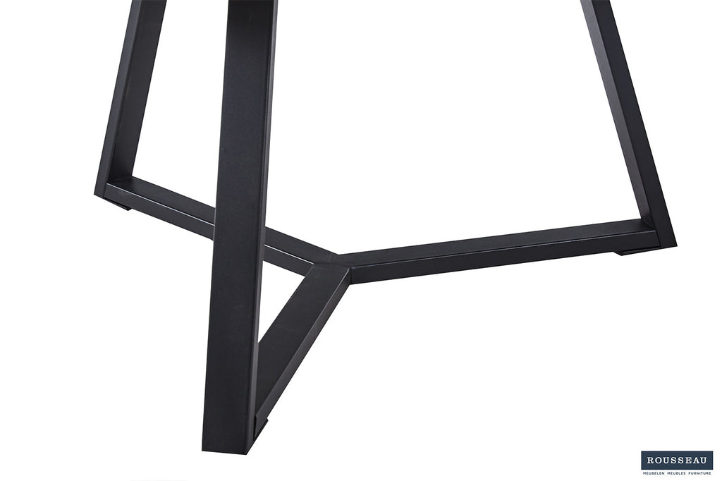 Salontafel 'Paso 1' met zwart metalen poten en MDF-blad, decor Oude Eik, minimalistisch ontwerp met solide structuur.