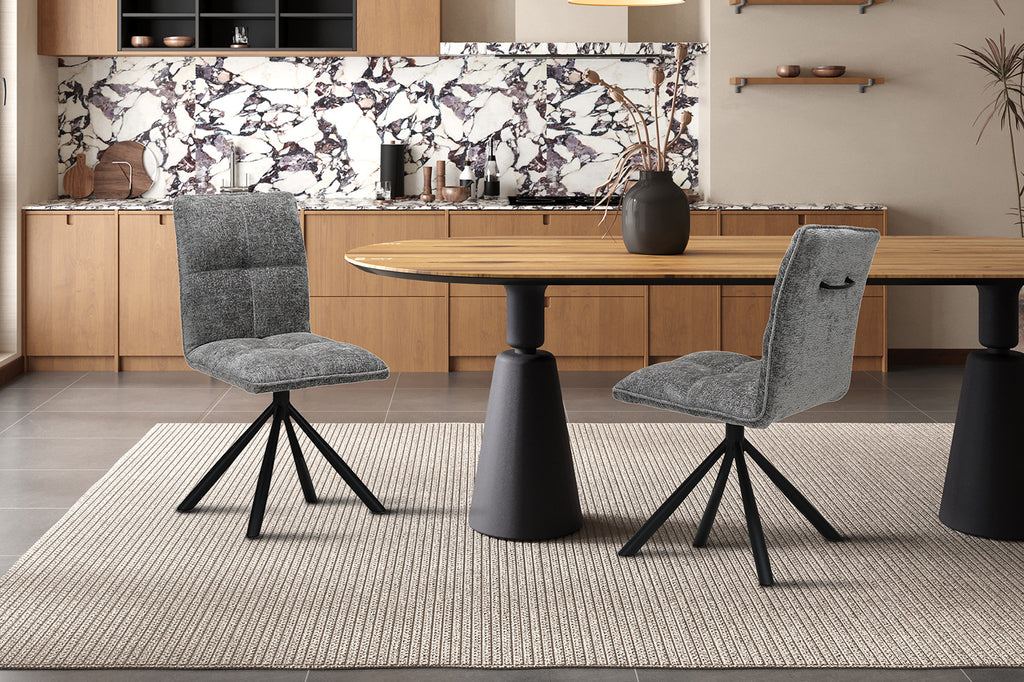 Stoel 'Jack' Draaibaar, grijs, met metalen poten en stoffen bekleding, naast een tafel voor moderne interieurinrichting, verkocht in sets van twee.