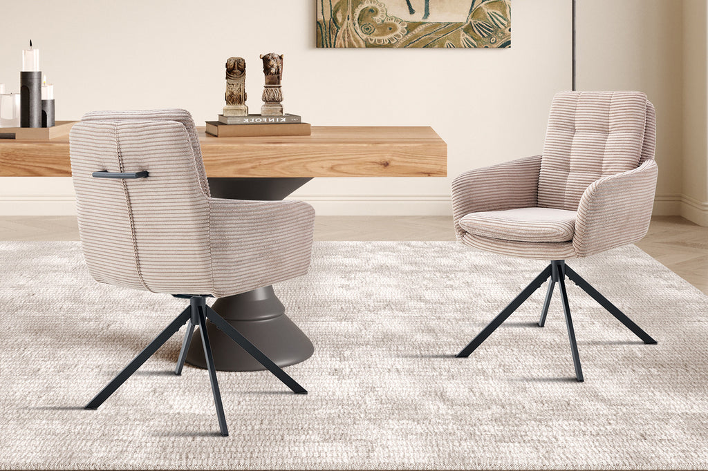 Stoel 'Luna' Draaibaar Corduroy, Hyper 38 Zand, naast tafel in interieur. Geschikt voor Furndaily's veelzijdige meubelaanbod.