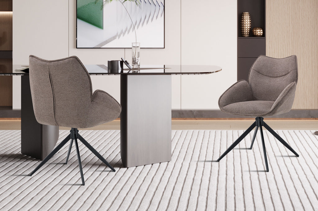 Draaibare stoel 'Mahi' met metalen poten en stoffen bekleding, geschikt voor elke ruimte. Te koop bij Furndaily, geleverd in een doos van twee.