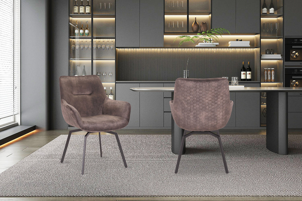 Draaibare stoel 'Modest' in ribfluweel, met metalen poten en armleuning, geplaatst in een stijlvolle kamer naast een plant op een plank.