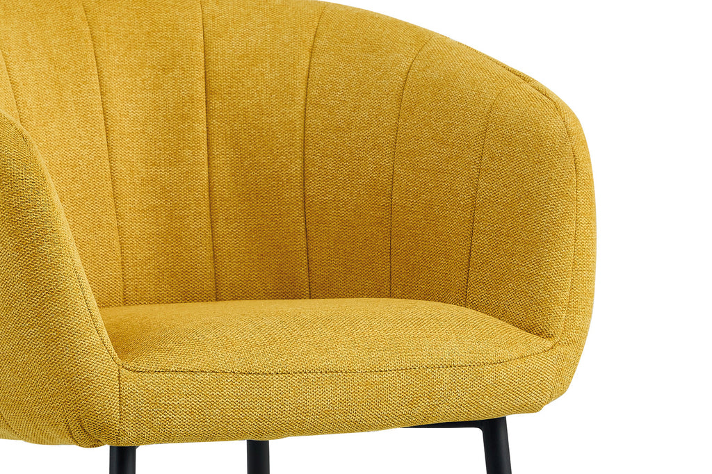 Stoel 'Sevilla' Stof Geel: een gele stoel met zwarte poten en armleuningen, bekleed met stof. Verpakt per twee in een doos.