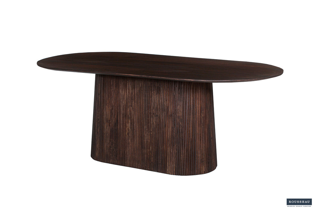 Tafel 'Miguel' 200 cm Ovaal, gemaakt van massief Mango hout. Donkerbruine houten tafel met een glad oppervlak, geschikt voor eetkamers.