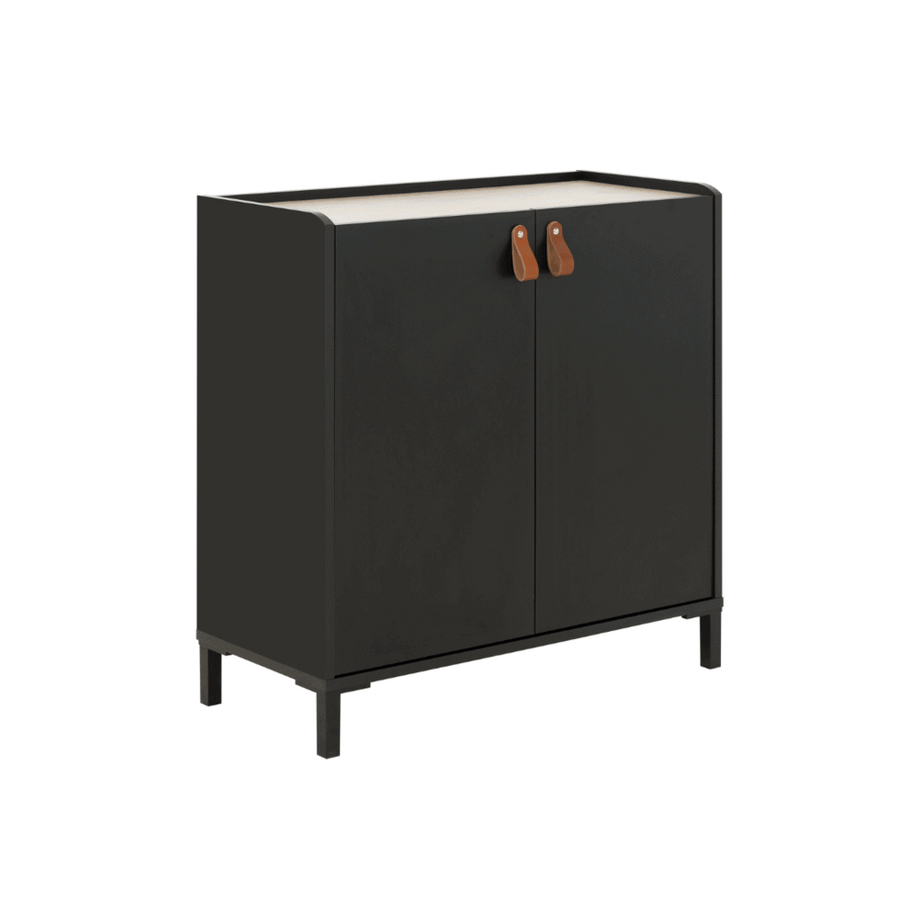 Amsterdam Dressoir 2-deurs - Zwart / Licht Kastanje Look, zwart kast met kastanje accenten en leren hengsels, biedt industriële stijl en ruime opbergmogelijkheden.