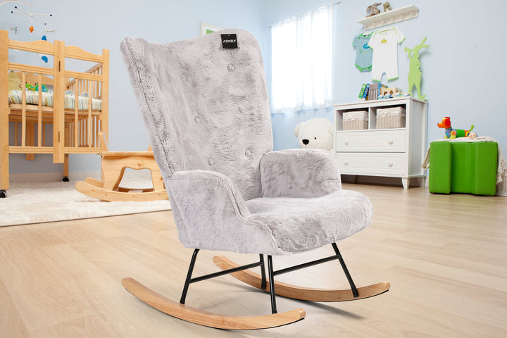 Aemely® Schommelstoel Mama in grijs imitatiebont met houten poten en metalen frame, ideaal voor babykamers, biedt comfort en stijl in elke ruimte.