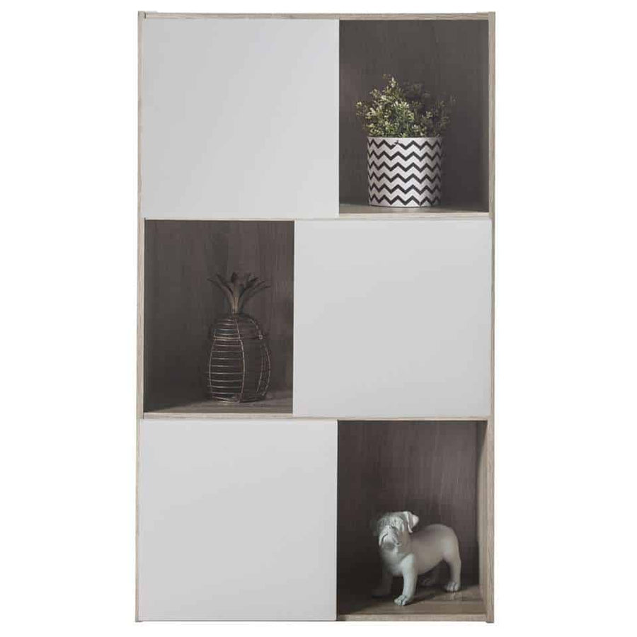 Vakkenkast 'Polsi' - Eiken/Wit, met open vakken en kastdeurtjes, ideaal voor boeken en accessoires, afgebeeld met een plant en decoratief hondje.