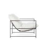 Fauteuil Elton - Wit Teddy Stof met zwart metalen frame, luxe Italiaans design met comfortabele zitting en rugleuning, ideaal voor modern interieur.