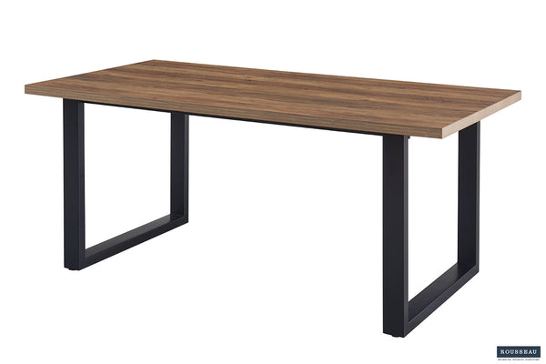 Tafel 'Alexander' 180 cm met houten blad en zwarte metalen poten, geschikt als moderne toevoeging in interieur.