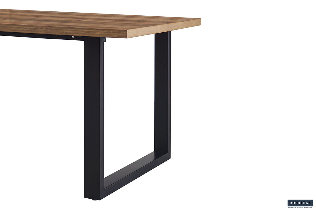 Tafel 'Alexander' 200 cm, met zwart metalen onderstel en MDF blad, decor Mango. Geschikt als stijlvolle toevoeging aan elke ruimte.