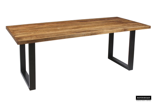 Tafel 'Nicola' 200 cm, rechthoekig, met exotisch mango houten blad en zwarte metalen poten.