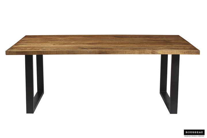 Tafel 'Nicola' 200 cm rechthoekig, met zwart metalen poten en een blad van exotisch mango hout.