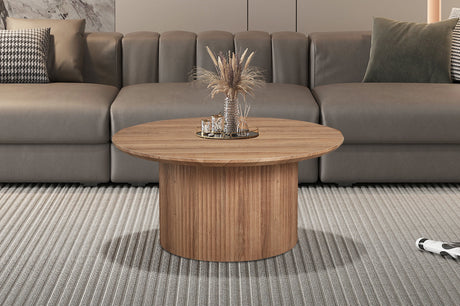 Salontafel 'Lagos' 80 cm Rond Decor Oude Eik met een houten blad van 25 mm MDF, gepresenteerd met een vaas gedroogde bloemen en dienblad.