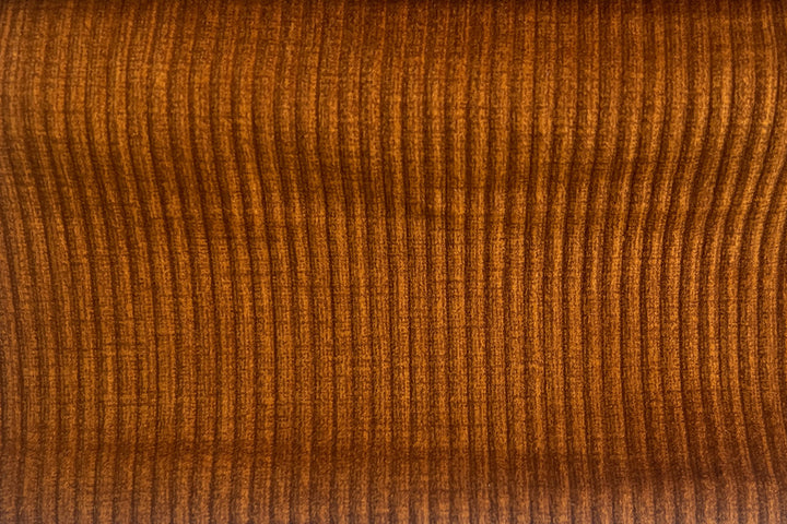 Stoel 'Modest' Draaibaar Ribfluweel Oranje, close-up van ribfluweel stof, benadrukt de textuur en kwaliteit van de draaibare stoel, aangeboden door Furndaily.