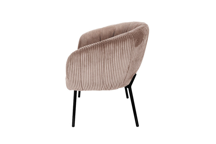 Stoel 'Sevilla' Corduroy Fabb Hyper 38 Zand met metalen poten en corduroy bekleding, close-up van het ontwerp en details van de stoelpoten.