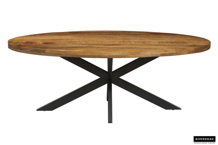 Tafel 'Alexa' 200 cm ovaal, met mango houten blad en zwart metalen basis, geschikt voor diverse interieurs.