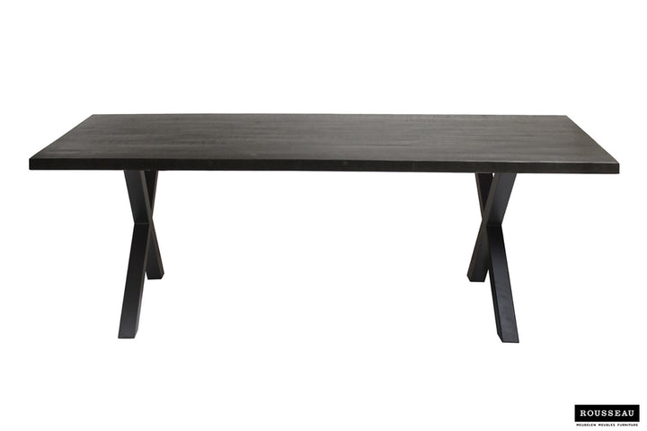 Tafel 'Elena' 200 cm, rechthoekig met zwart metalen x-poten en exotisch mangohouten blad.