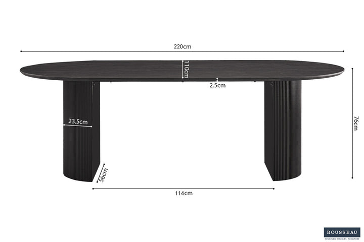 Tafel 'Lagos' 220 cm ovaal, donkerbruin decor, MDF-structuur met 3D-papier, rechthoekige zwarte objecten met witte tekst zichtbaar op tafel.