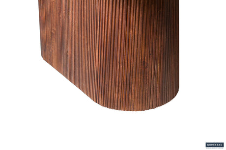 Tafel 'Miguel' 230 cm ovaal, close-up van massief mango houten oppervlak met lichte structuur, benadrukt het vakmanschap en materiaalgebruik.