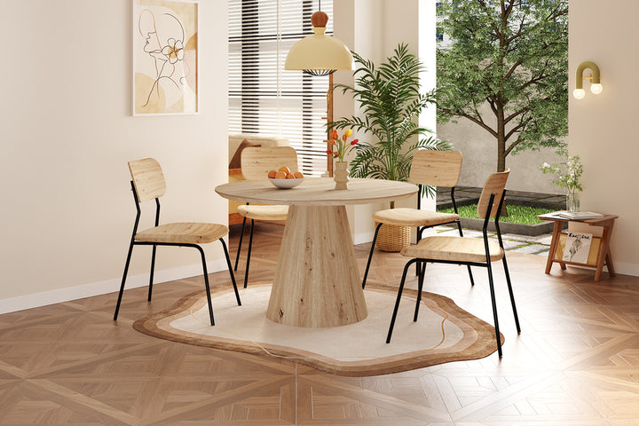 Tafel 'Tigo' 120 cm rond, decor oude eik, met MDF-blad. Gezien in een kamer met stoelen, een schaal met sinaasappels en een plant.