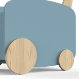 Opbergkist op wielen Firmiana Blauw, een moderne speelgoedbox met houten wielen, biedt ruime opslag en eenvoudig vervoer dankzij de handige handgreep.