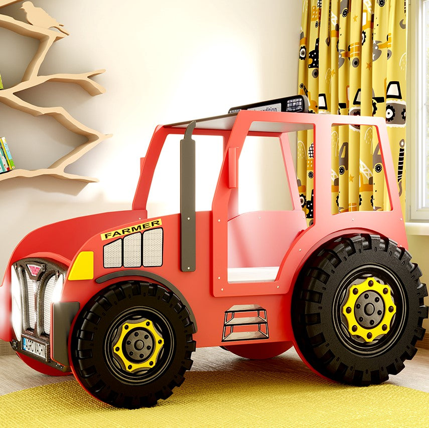 Kinderbed Tractor 204x111 - Rood; een stoer kindvriendelijk bed met grote wielen, gemaakt van MDF, perfect voor jonge tractorliefhebbers. Inclusief matras, eenvoudig te monteren.
